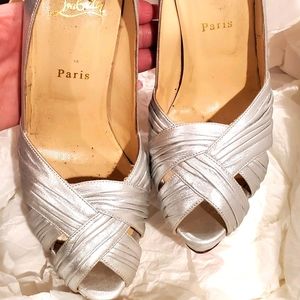 SOLD.  !!!!! Christian Louboutin Aborina 150 calf silver 40